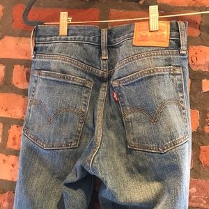 Levi High Waisted Boyfriend Jeans